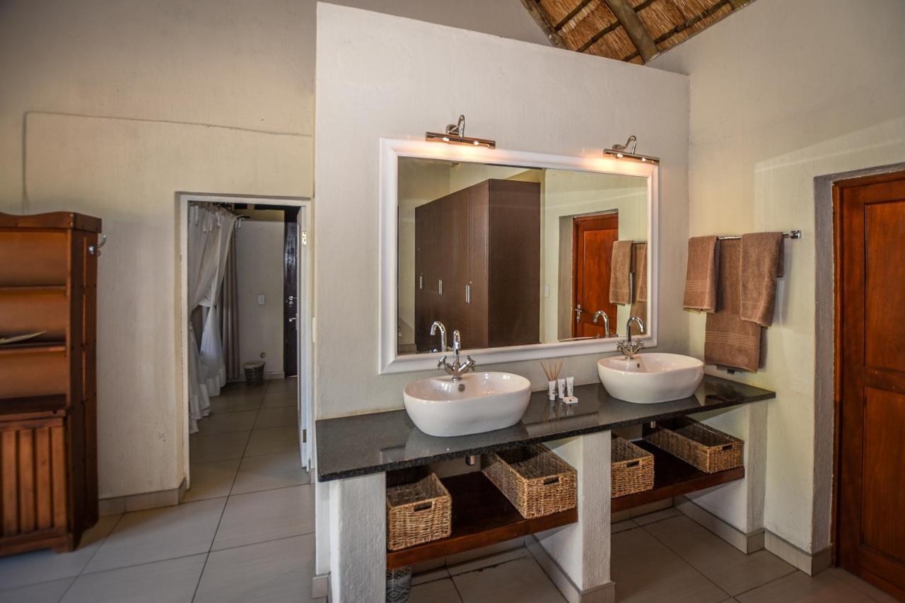 Leopard'S Lair Bush Lodge Hoedspruit Exterior foto
